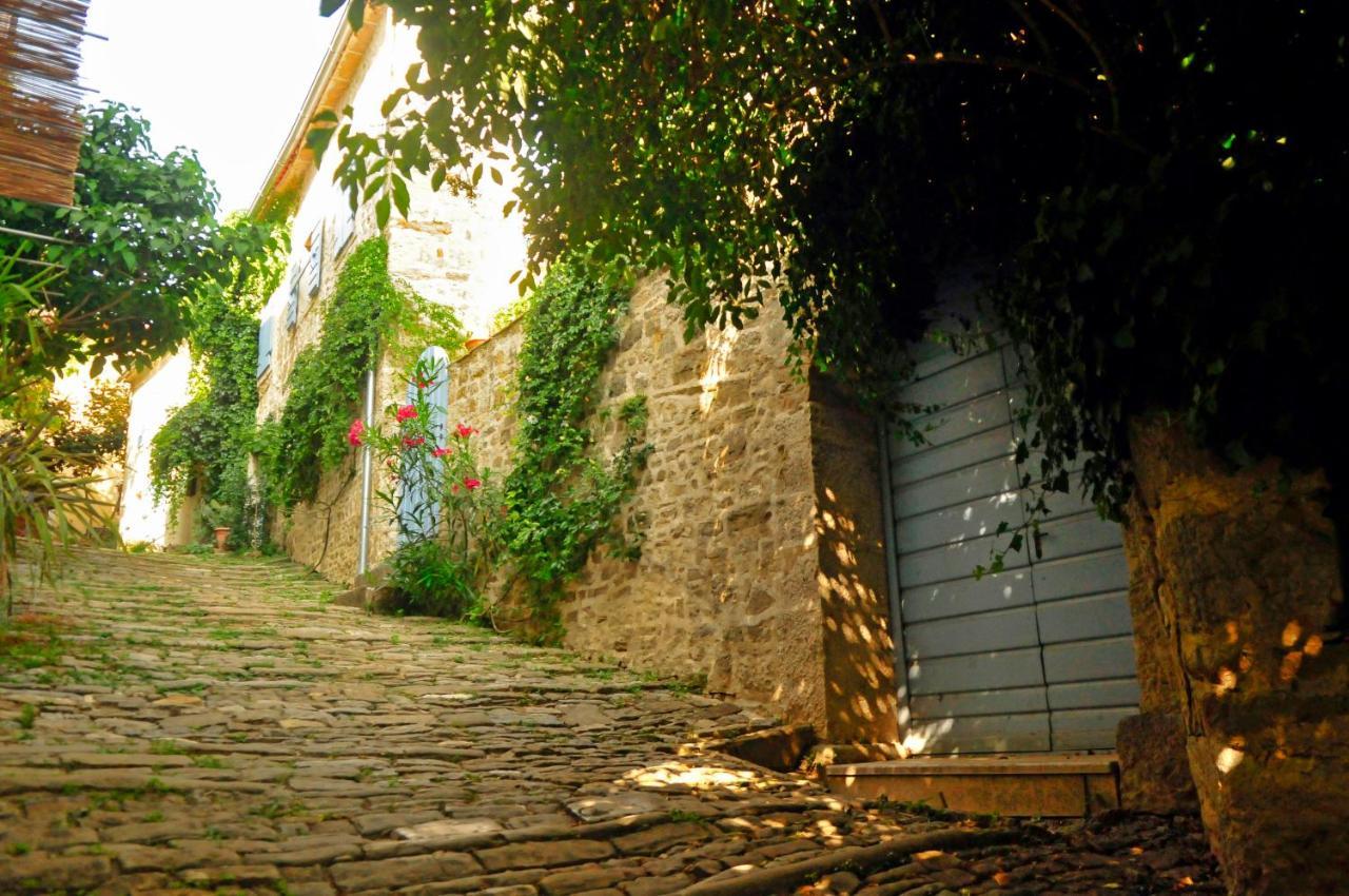 Ruine-Motovun Kh Villa Buitenkant foto